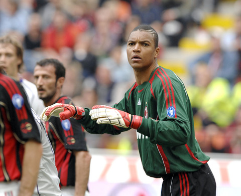 两出局不强 两出局不强